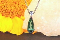 Pendentif tourmaline verte et diamant, or blanc 18K