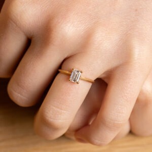 Bague diamant taille émeraude de 0,71ct