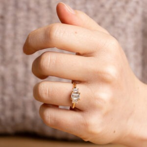 Bague 3 diamants taille émeraude