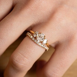 Bague diamant ovale de 0,80ct et 2 diamants