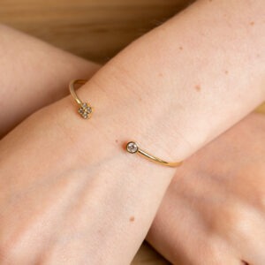 Bracelet jonc ouvert et diamants