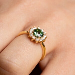 Bague tourmaline verte de 0,62ct entourage diamants