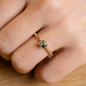 Bague saphir vert de 0.76ct