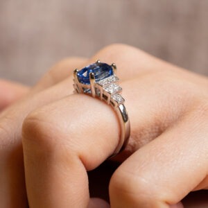Bague saphir coussin de 4,23ct et diamants