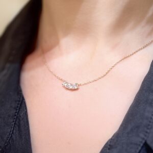 Collier 1 diamant de 0.30ct et 2 diamants de 0.25ct