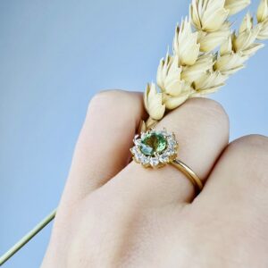 Bague saphir vert de 1.05ct et diamants