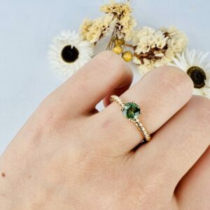 Bague saphir vert de 0.96ct