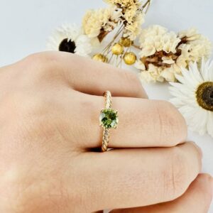 Bague saphir vert de 0.76ct