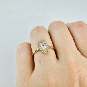 Bague diamant marquise entourage diamants