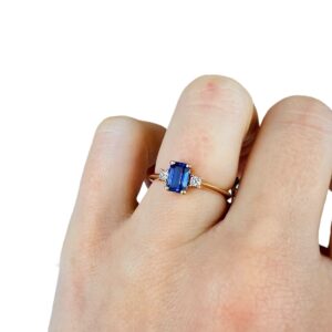 Bague saphir de 0,83ct et diamants