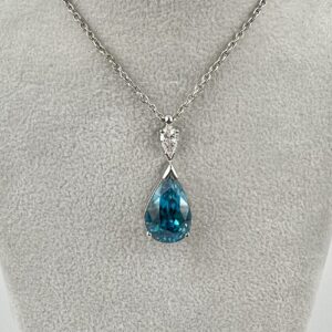 Pendentif zircon bleu naturel