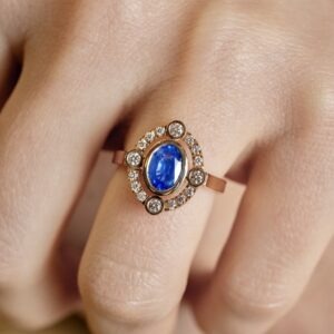 Bague saphir ovale de 1,53ct entourage diamants