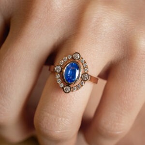 Bague saphir ovale entourage diamants