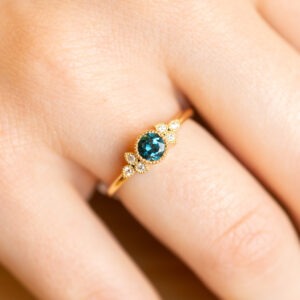Bague tourmaline bleue de 0,42ct et diamants