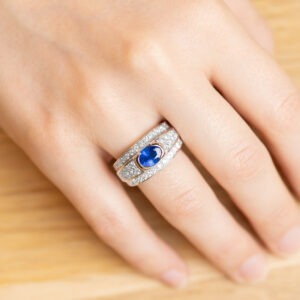 Bague saphir ovale de 1,49ct et pavé de diamants
